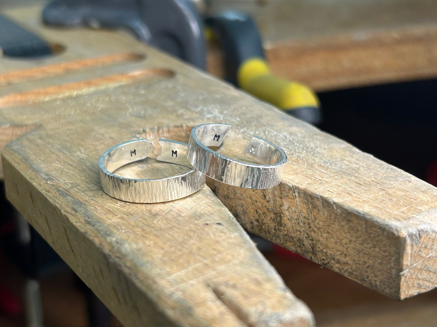 open_ring_bark_textured_design