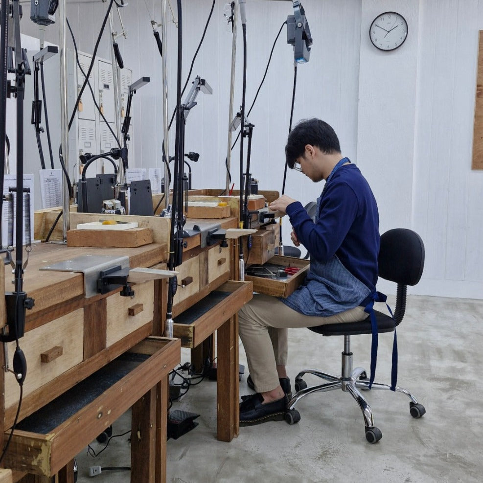 Jeweler's Work Bench (Traditional)