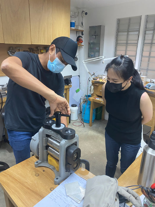 What are the benefits of taking a jewelry making workshop?